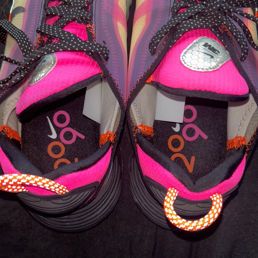 Nike AirMax 2090 Pink and Orange Sneakers with Gradient Design - Picture 4 of 6